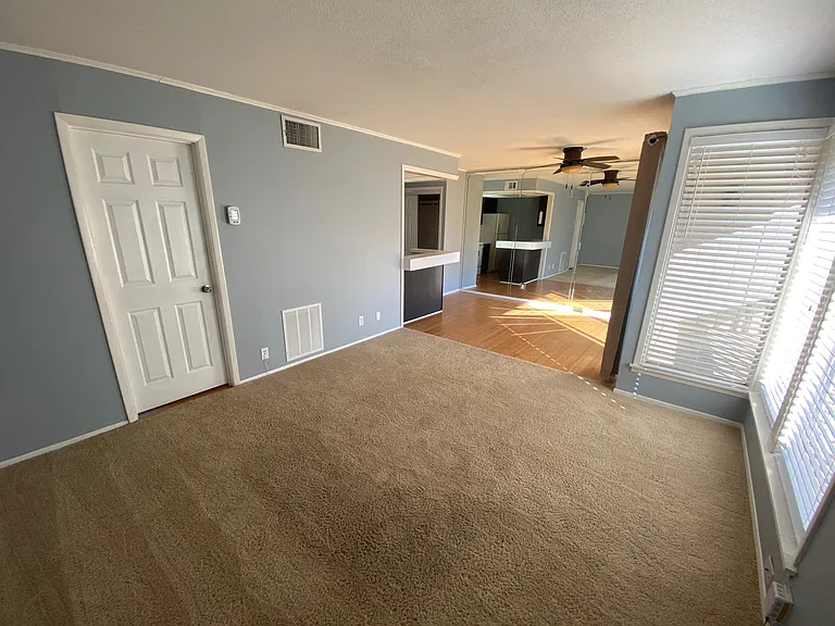 2055 Seacliff Dr N — Photo 10