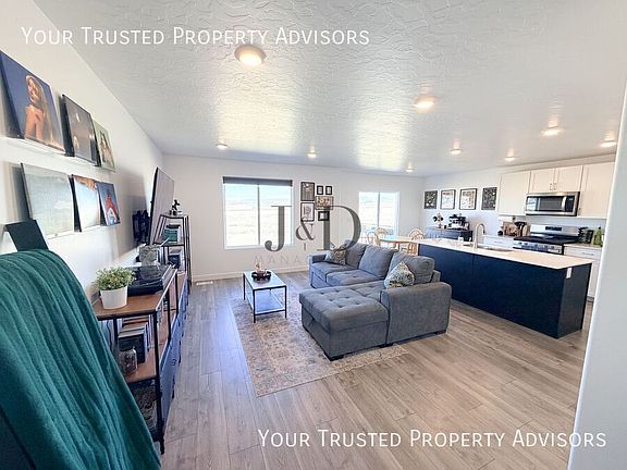 2nd image of 1192 W Hidden Spring Dr