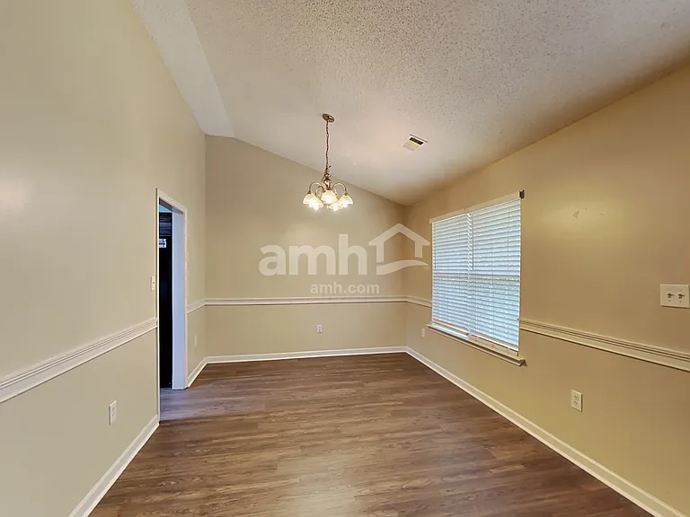 1515 Morning Glory Way — Photo 6