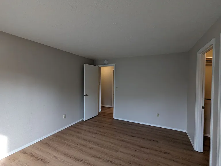1147 NE Viking Ct — Photo 19