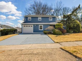 10 Eric Ct, Parlin, NJ 08859