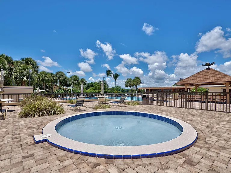 303 Leeward Dr — Photo 44