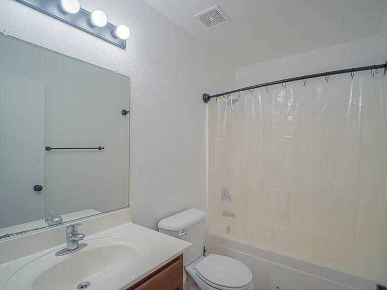 305 W Settlers Trl — Photo 14