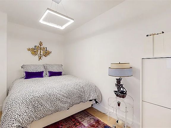 3rd image of 116 Central Park S APT 7E