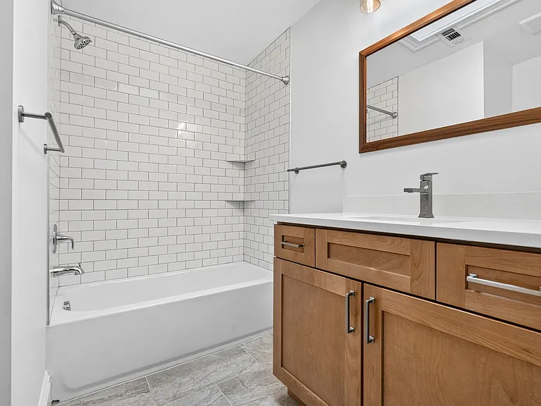 2722 Armand Pl #2F — Photo 30