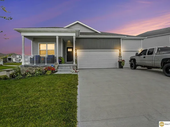 17511 Virginia St, Omaha, NE 68136