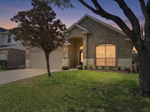 3rd image of 170 Black Swan Pl