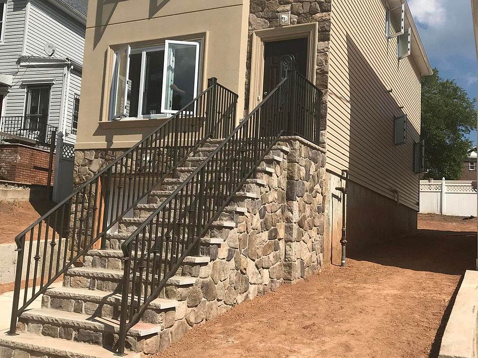 1st image of 295 Jewett Ave