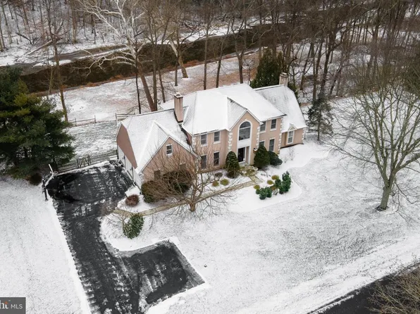 880 Macclesfield Rd, Furlong, PA 18925