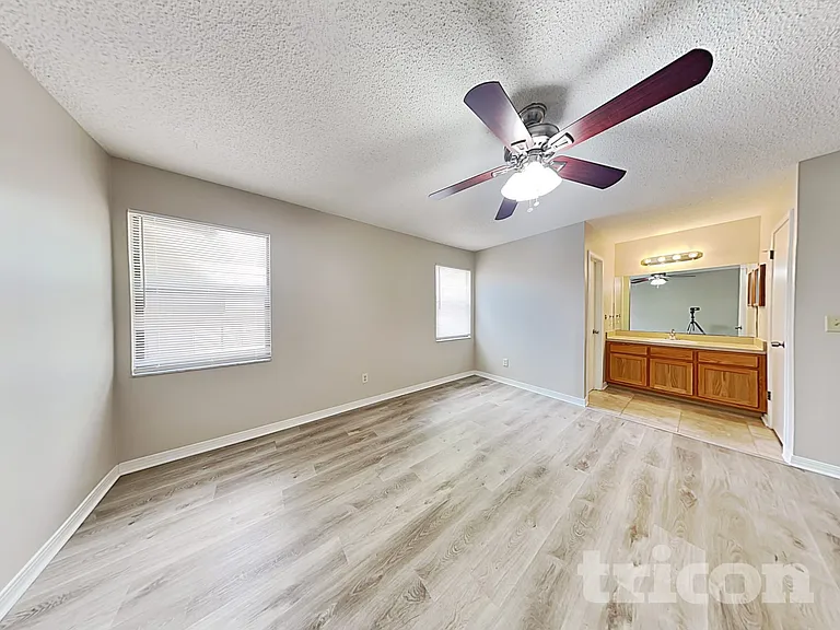 670 Roger Sherman St — Photo 9