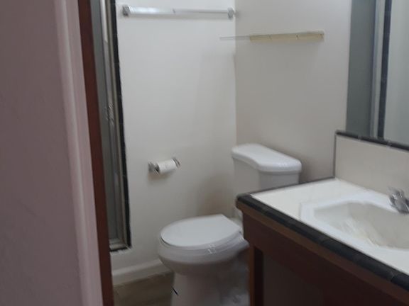 the 3 quarters bathroom for master room