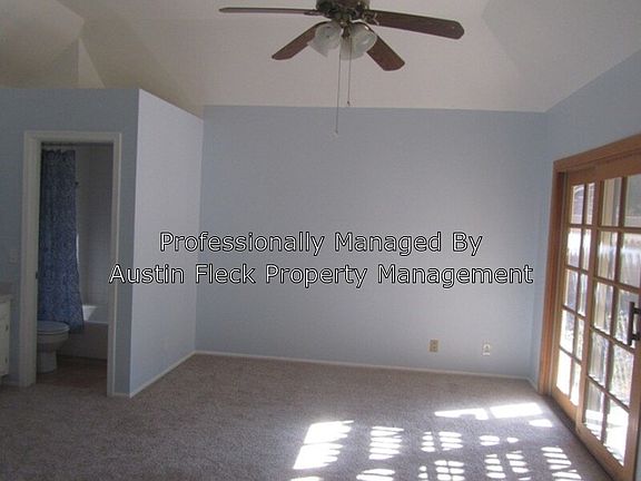 5th image of 971 E Park Ave
