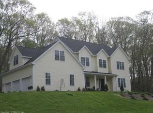 29 Dinwoodie Dr, Guilford, CT 06437