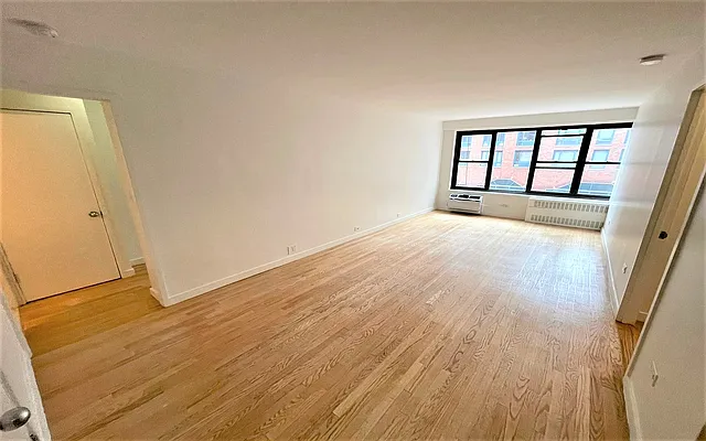 Rented by Manhattan Realty Group | media 15