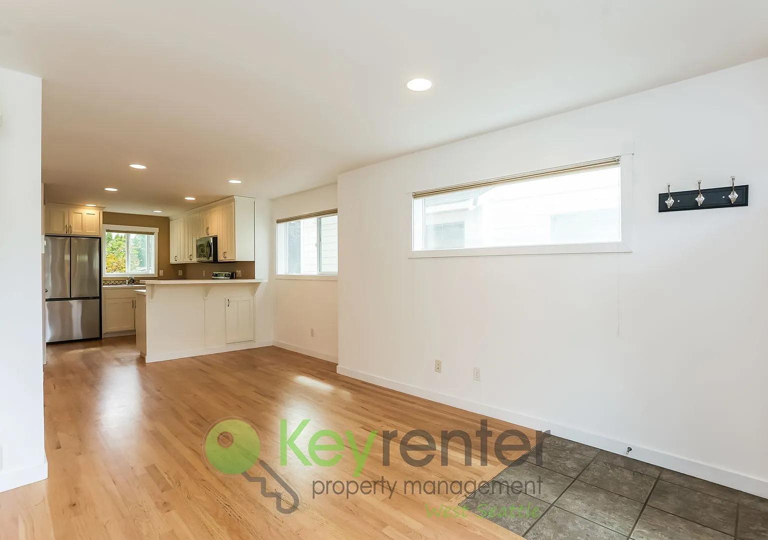 3-Bedroom Beauty with Fenced Yard and Flexible Living — Photo 2