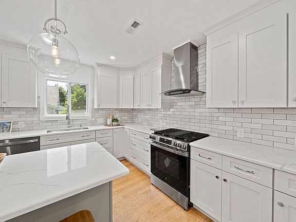 5th image of 100 Keith St