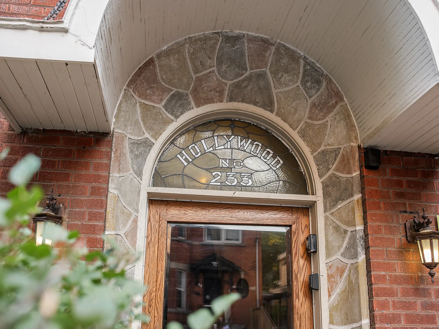 233 Nepean — Photo 1