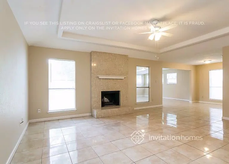 12010 Fork Creek Dr — Photo 2