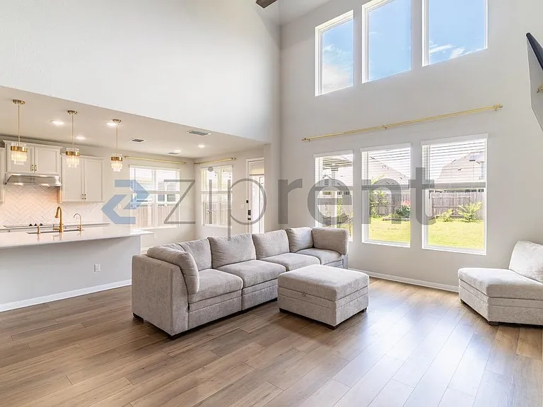 113 Contrada Grace Ln — Photo 3