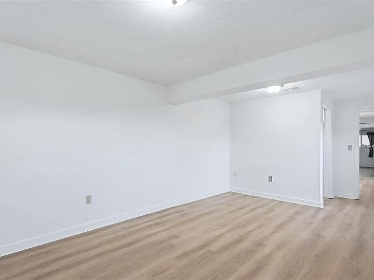 1329 Nantucket Rd — Photo 24
