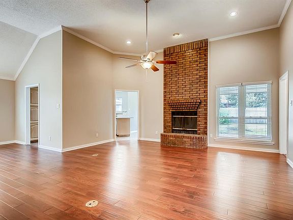 3rd image of 1100 Acorn Ln