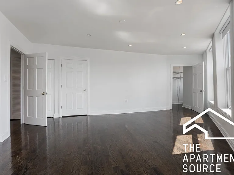 2450 N Milwaukee Ave #2F — Photo 22
