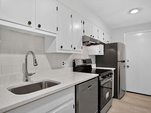 4th image of 6 Hallmark Gdns APT 9
