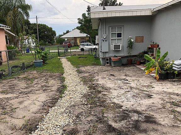 5th image of 233 E Cypress St