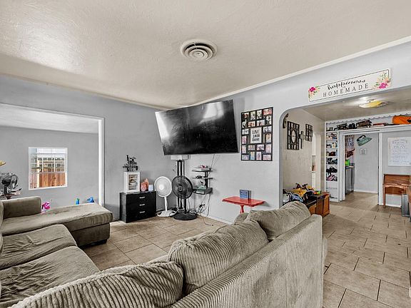 3rd image of 303 El Tejon Ave
