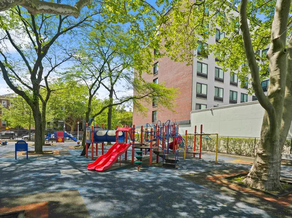 185 Hall Street 1411 image 5 of 6