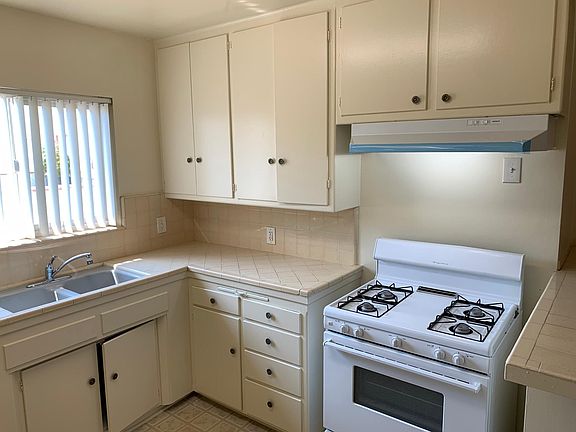 4th image of 812 S Glendale Ave #28