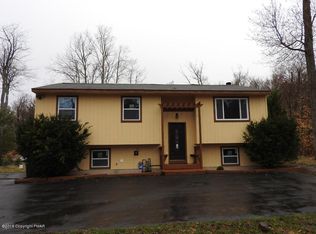 4102 Benner Ct, Pocono Lake, PA 18347