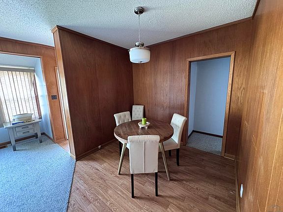5th image of 303 S Marshall St