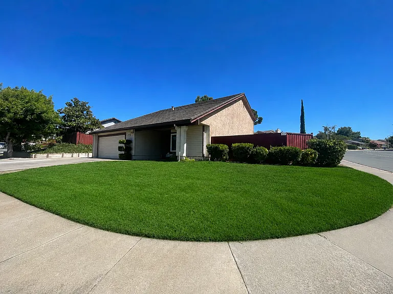 2700 Bluebell Cir — Photo 2