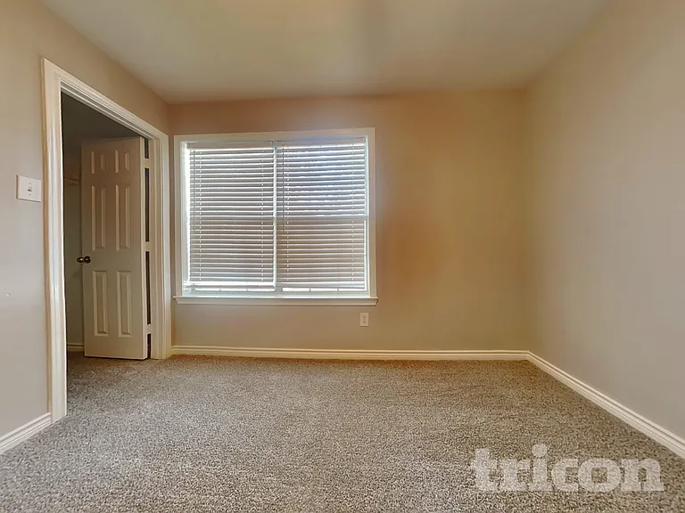 5816 Greenmeadow Dr — Photo 11