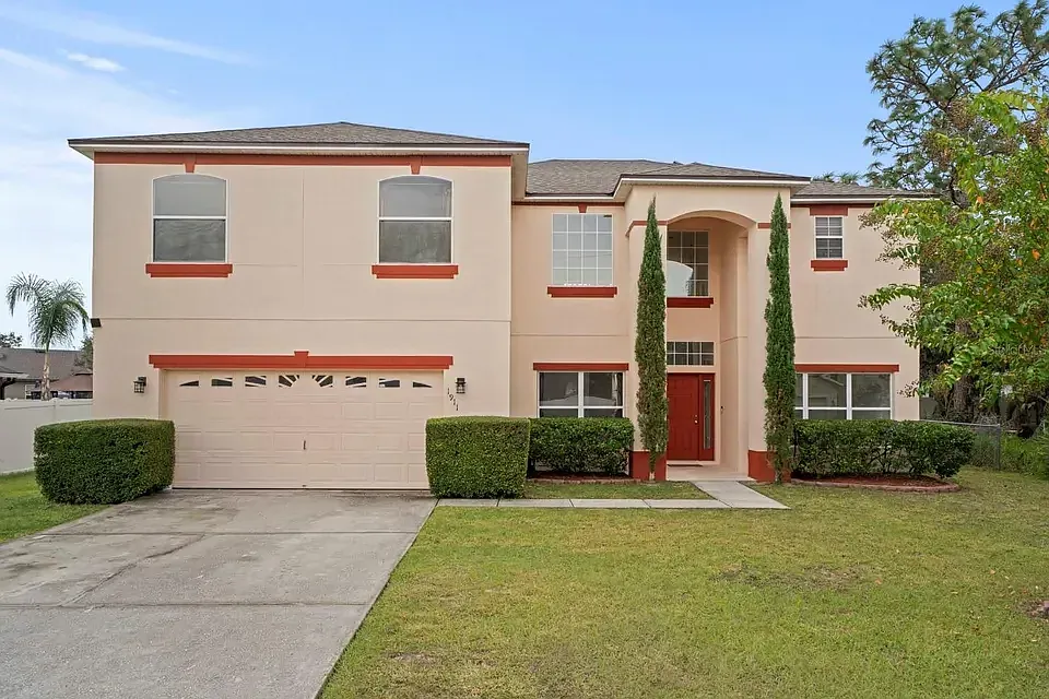6 bed, 2674 sqft, $3,000 — Photo 1