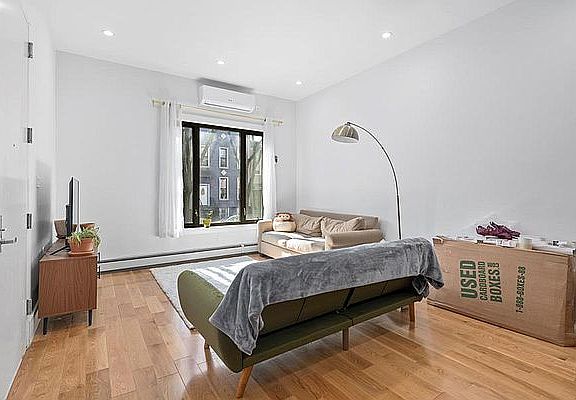 5th image of 37 Weirfield St Floor 2
