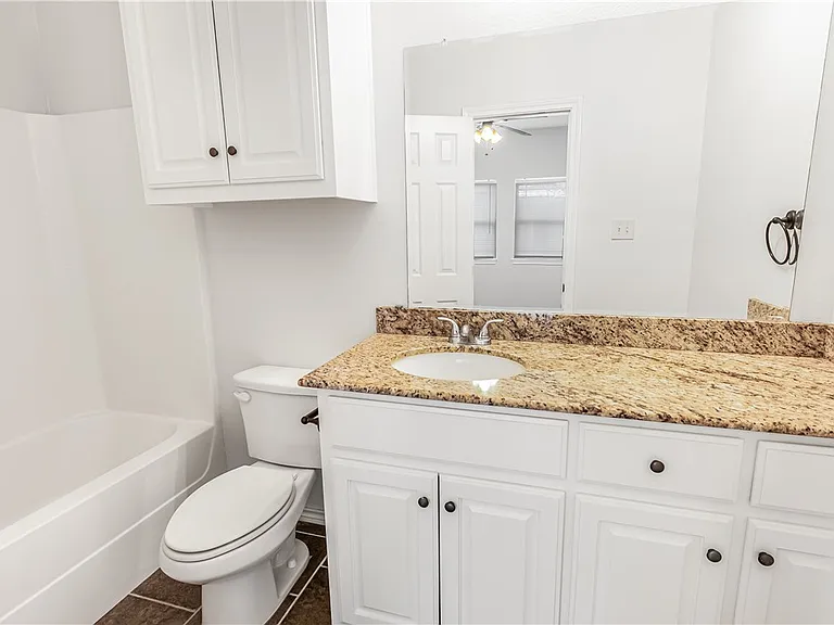 3933 John Sharp Pkwy #A — Photo 23