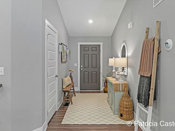 4th image of 15771 Bedford Dr