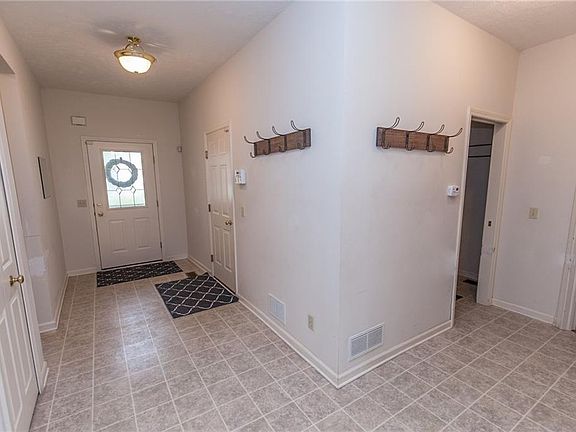 4th image of 8809 Roberts Ct #20-B