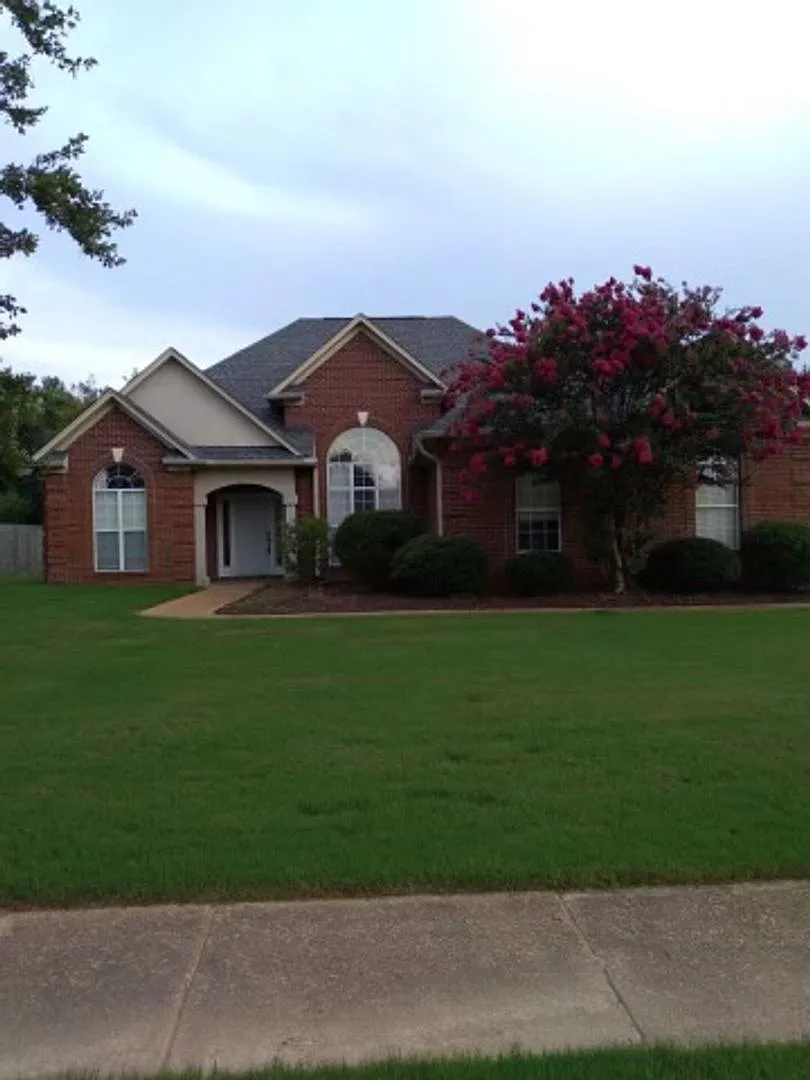 Renovated 3 Bedroom 2 Bath Home for Rent with 2 Car Garage! — Photo 1