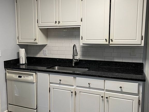 2nd image of 28 Cedar Knl