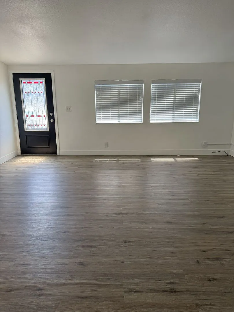 Large Echo home for rent — Photo 2