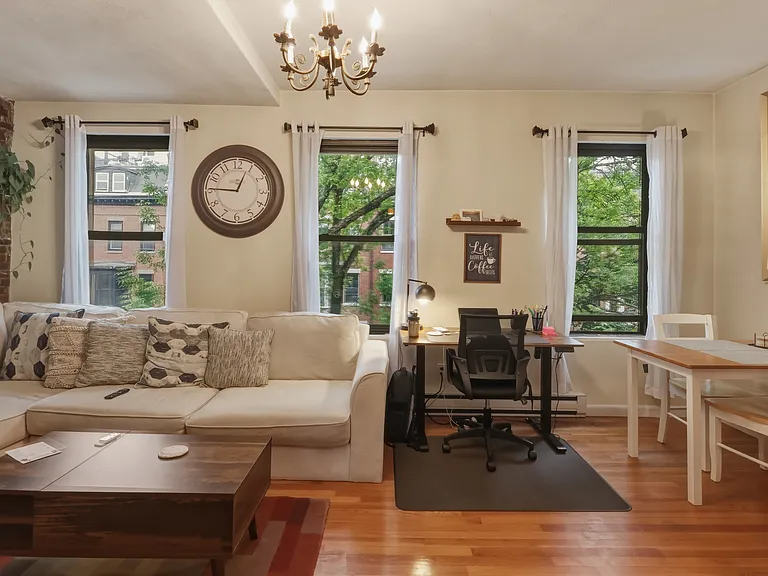 207 W Springfield St #4 — Photo 8