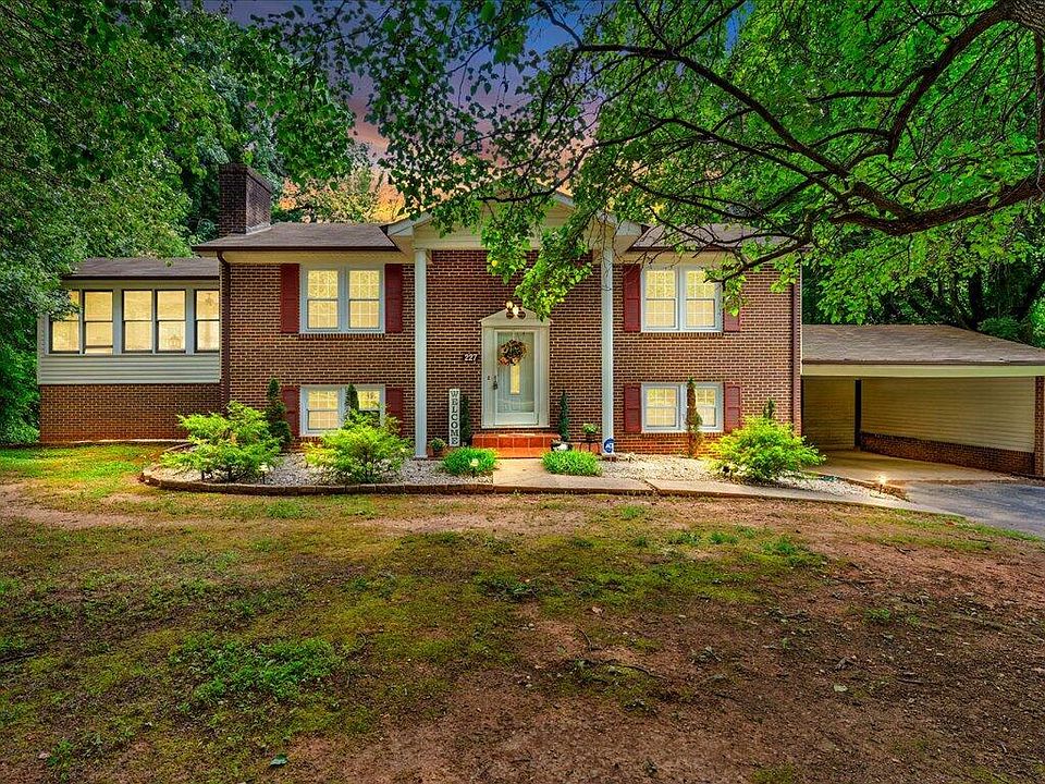 1st image of 227 Vista View Ln