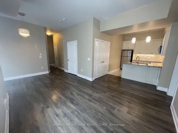 276 Gatwick Dr #101, Oakville, ON L6H 0K8