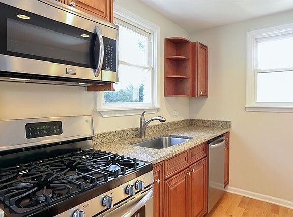 5th image of 409 SE Garfield Ave
