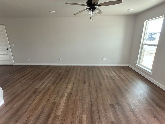 4th image of 10306 Desert Ave