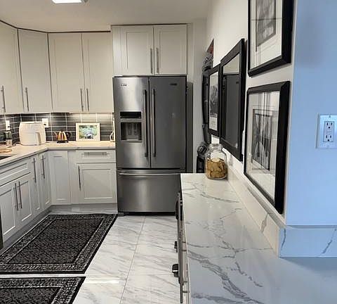 5th image of 205 Yoakum Pkwy Unit 1218