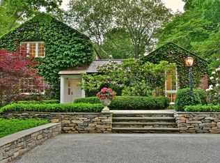 17 Library Ln, Old Lyme, CT 06371